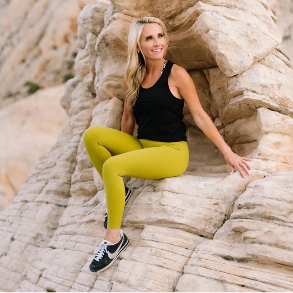 Zyia Limited Edition Pistachio Luxe 7/8 24" Leggings sz 6-8 - Picture 3 of 7